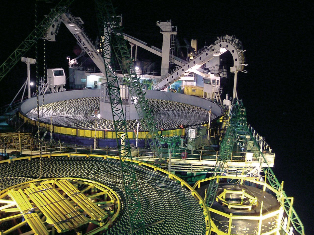 SubmarineCablesShip_100dpi